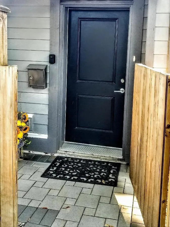 Holiday home New Urban Modern Main Street House Villa Vancouver