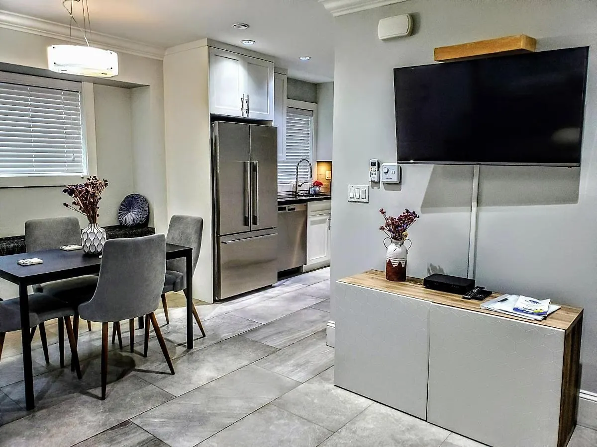 New Urban Modern Main Street House Villa Vancouver Holiday home