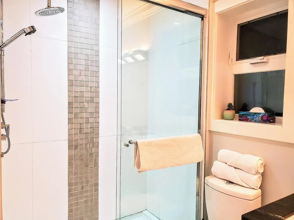 New Urban Modern Main Street House Villa Vancouver 0*,