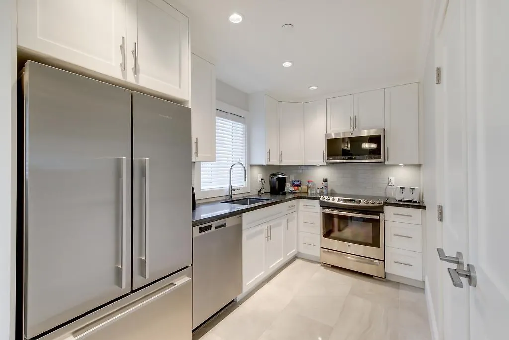 New Urban Modern Main Street House Villa Vancouver Holiday home